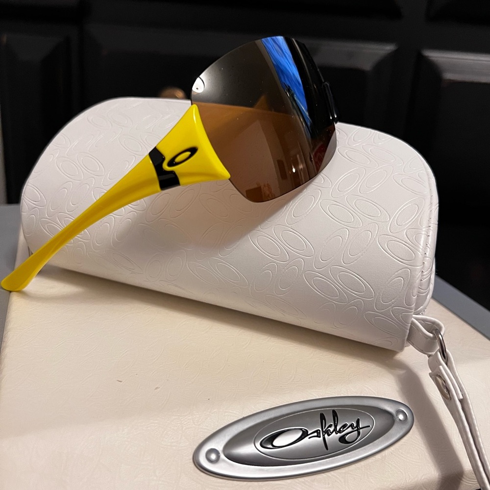 Oakley Miss Conduct Square